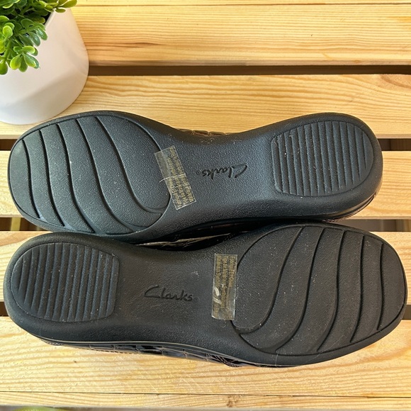 Clarks Gael Angora Croc Embossed Loafers, Size 7 - Picture 11 of 13